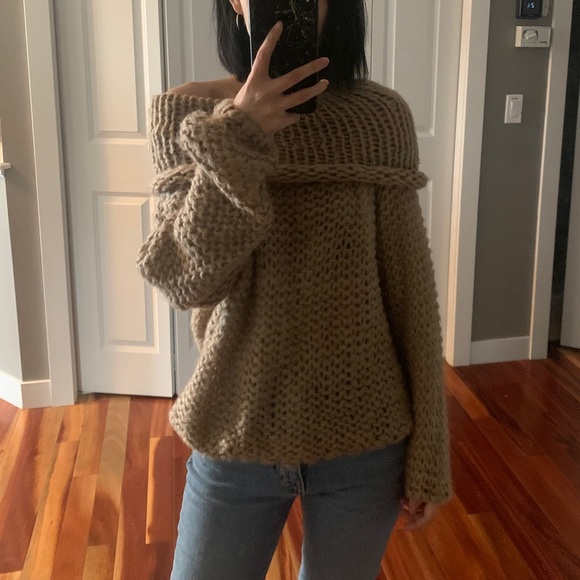 Off the shoulder sweater - Picture 2 of 3